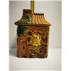 Image 1 : VINTAGEL PIG IN A COTTAGE COOKIE JAR