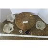 Image 2 : 3 Lamp Shades, Wicker Bowl, 2 Mini Glass Pieces