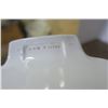 Image 8 : 2 Corning Casserole Dishes 8" - 1 Shallow, Comes with 1 Glass Lid