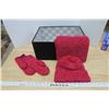 Image 1 : Pink/Red Knitted Toque, Mitts, Scarf in a Box