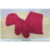 Image 5 : Pink/Red Knitted Toque, Mitts, Scarf in a Box