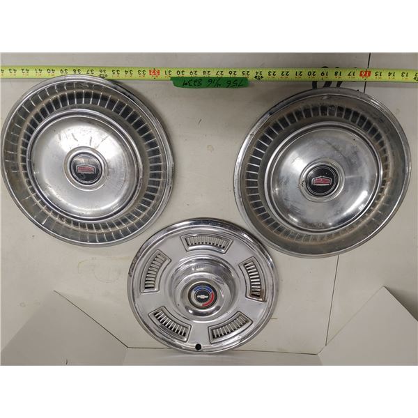 3 Hubcaps, 1 Chev