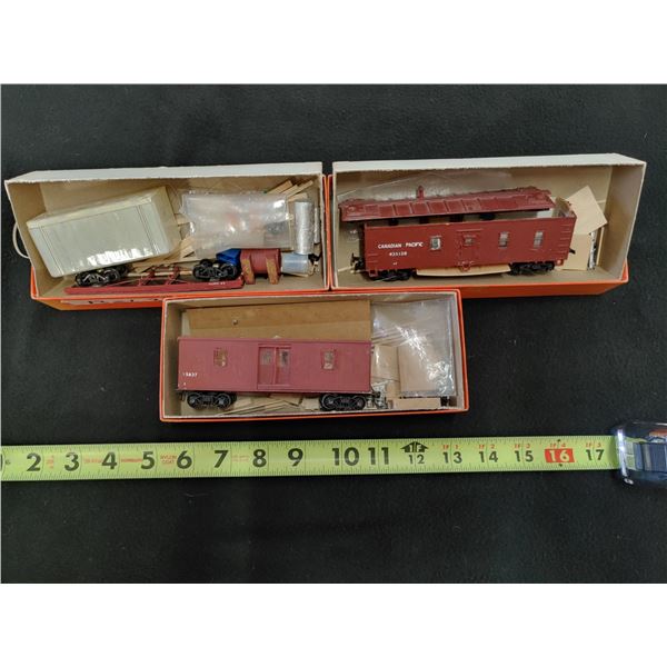 3 Model Train Cars HO Scale