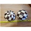Image 2 : 2 DECORATIVE BALLS