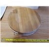 Image 2 : WOODEN CUTTING BOARD