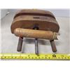 Image 2 : wooden clamp ? (seized)