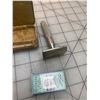 Image 5 : VINTAGE GILLETTE MILITARY SAFETY RAZOR