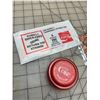 Image 2 : VINTAGE COCA-COLA YO-YO STRINGS AND MAGNETS