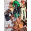 Image 6 : VINTAGE MARX JOHNNY WEST FIGURINE TOYS AND ACCESSORIES