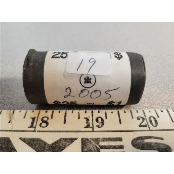 1 mint roll 2005 Loonies