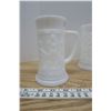 Image 4 : 4 Beautiful 6in. Milkglass Mugs