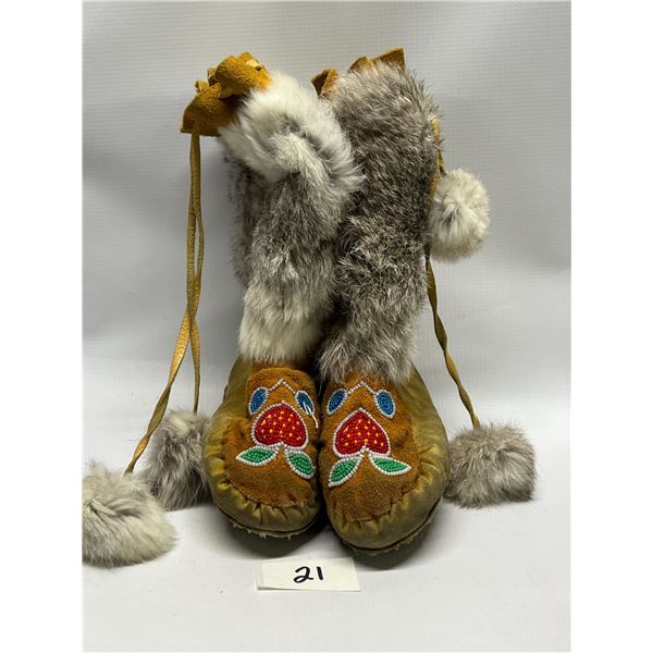 First Nations Beaded Footwear Mukluks Foot Approx: 7x2.5"  9"Tall