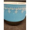 Image 3 : Vintage Pyrex Blue Garland Snowflake Casserole 473 w/lid 1 Qt