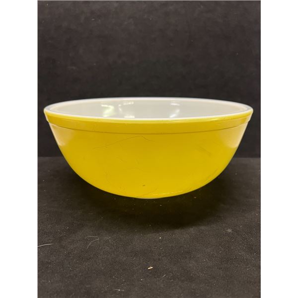 Vintage Pyrex Primary Yellow Mixing Bowl (Some wear, see pics) 4 QT