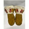 Image 1 : First Nations Gauntlet Mitts Approx: 15.5x9"
