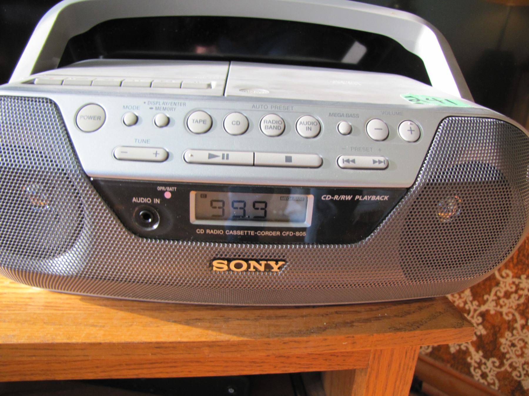 Sony portable AM FM radio with CD
