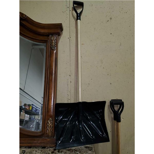 *NEW* Wooden Handeled Snow Shovel