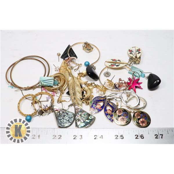 BAG OF ASSORTED FASHION EARRINGS