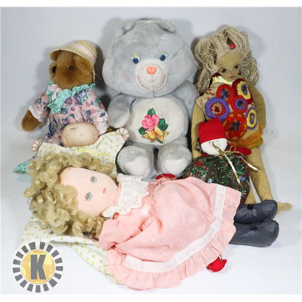 BOX OF COLLECTIBLE STUFFED ANIMALS INCLUDING