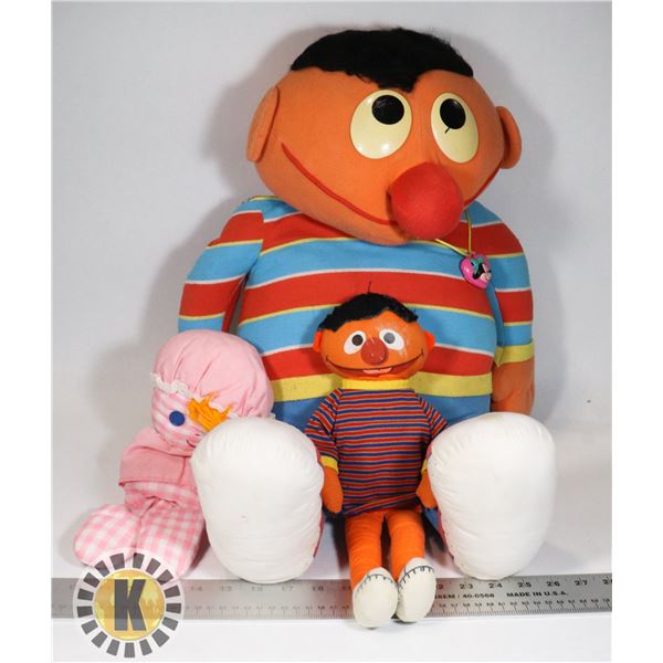 BOX OF COLLECTIBLE STUFFED ANIMALS INCLUDING