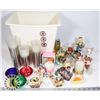 Image 1 : VINTAGE DESK GARBAGE BIN FULL OF ASSORTED