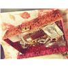 Image 2 : VINTAGE JEWELRY BOX FULL OF COLLECTIBLES