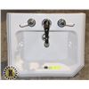 Image 1 : SINK WITH TAPS/ DRAIN