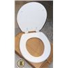 Image 1 : WHITE TOILET SEAT