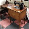 Image 1 : ANTIQUE SINGER EJ805868 SEWING MACHINE & CABINET