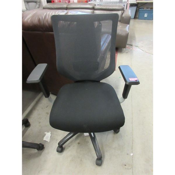 New Mesh Back Office Chair with Fabric Seat