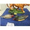 Image 3 : 2 Wooden Duck Displays & Ceramic Lion 12"x16"