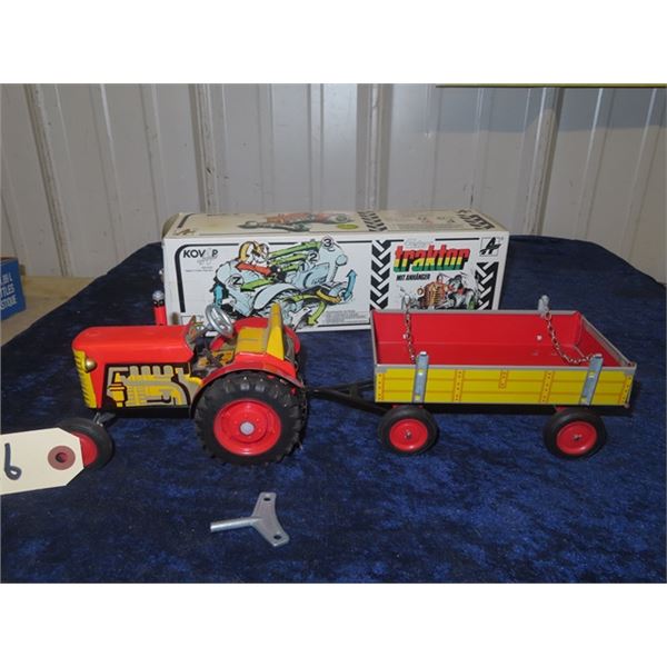 Kovap Fetor Traktor & Trailer Wind Up with Box 13" L x 3.5" H x 3.5"W