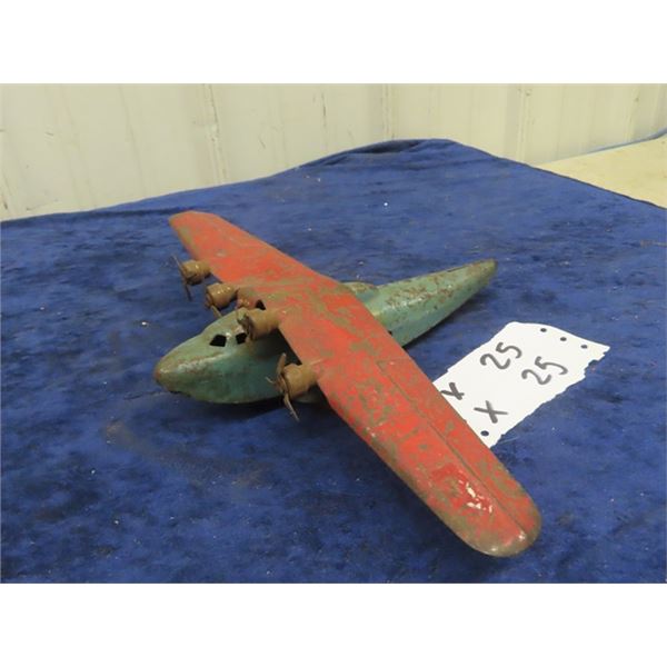 Wyandotte Metal Plane 9" x 13"