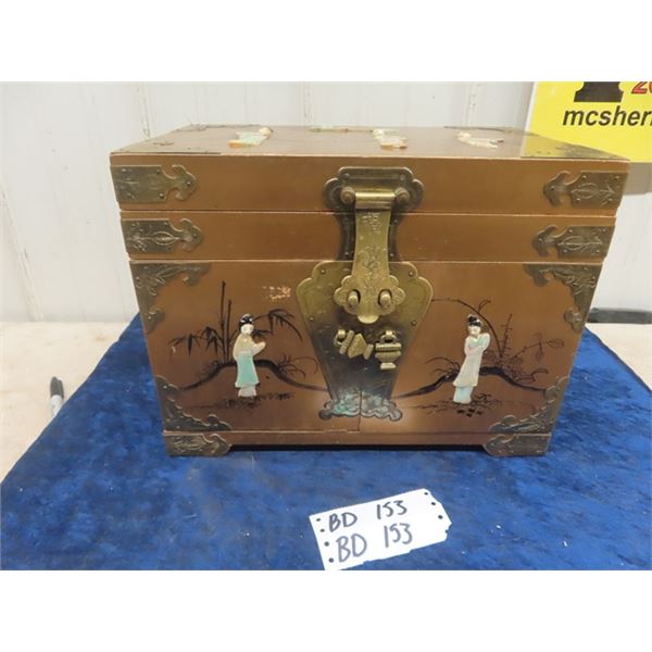 Beatiful Gold Oriental Lacquer Jewlery Chest with Brass Corners & Hinges 14" x 10" x 9"