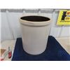 Image 4 : Crown 5 Gal Salt Glazed Crock - Clean