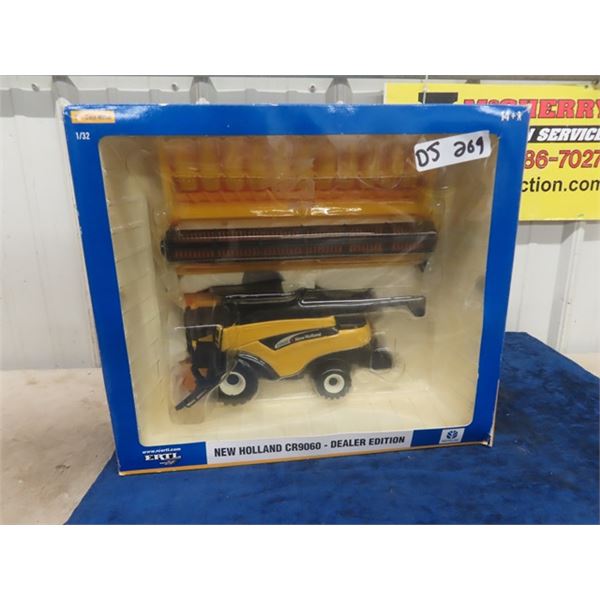Ertl 1/32 Scale Die Cast New Holland CR9000 Combine, Dealer Edition with Box