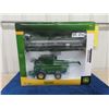Image 1 : Ertl 1/32 Scale Die Cast John Deere S690 Combine Prestige Collection with Box