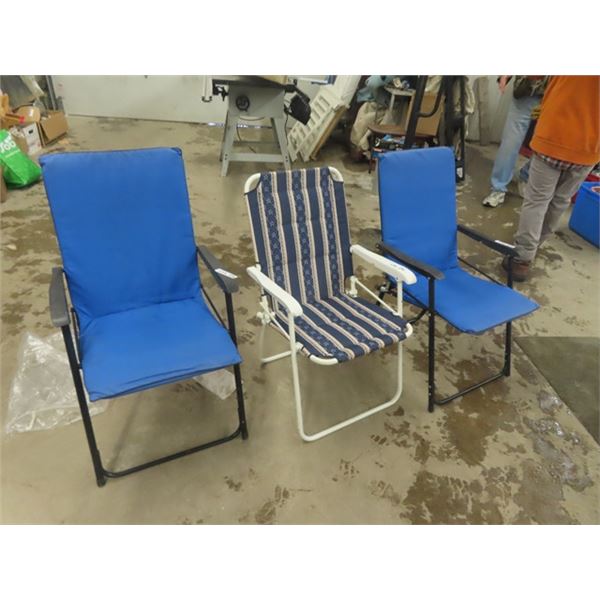 3 Folding Lawn Chairs