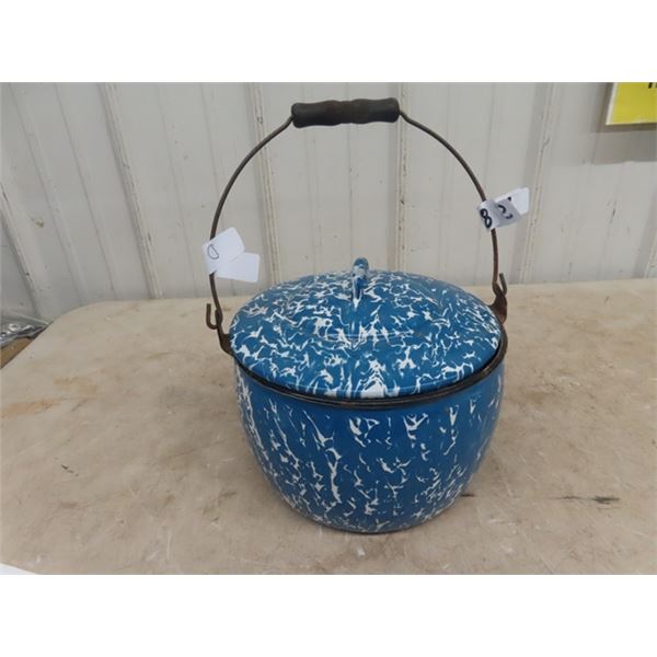Graniteware Enamel Pot with Lid & Handle  8" Tall 10" Across