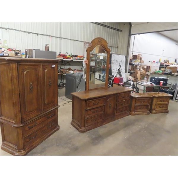4 Pc Bedroom Set; Dresser 60" x 43" x 19" ,  2 Nite Tables 23" x 28" x 17.5" & Dresser with Mirror 3