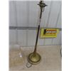 Image 3 : Floor Lamp with 2 Extra Shades