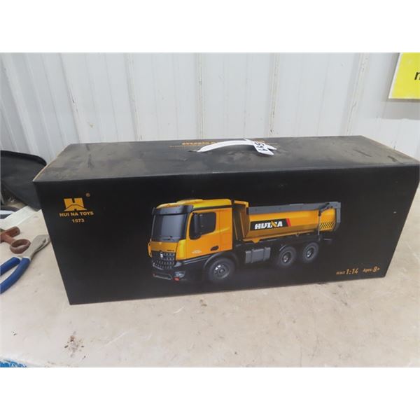 New in Box Hulna 1/14 Scale Remote Control  Dump Truck