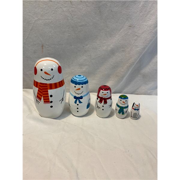 Nesting snow characters