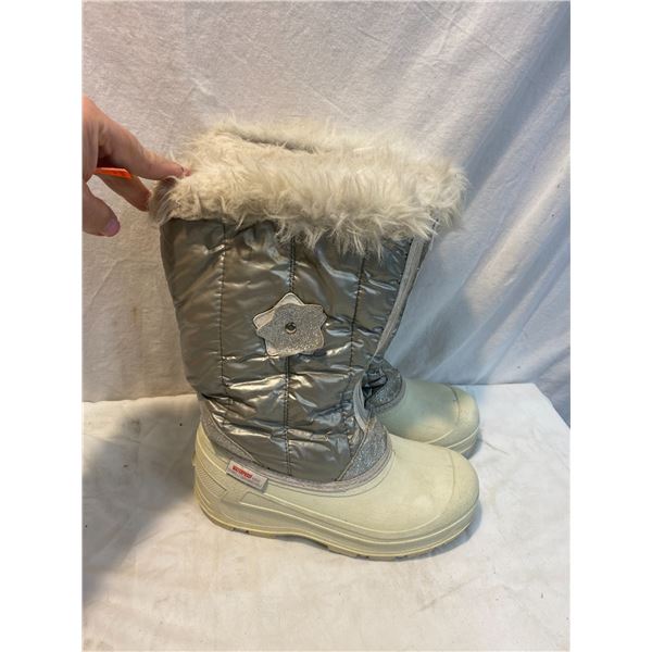 Boots size 5