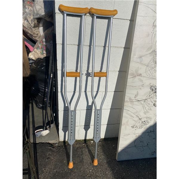 Adjustable crutches