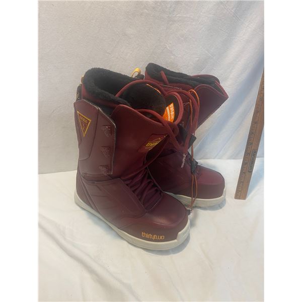 Thirty two snow board boots US 7