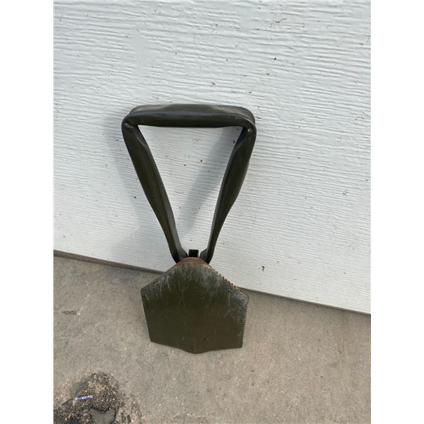Folding shovel