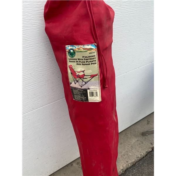 Folding lounge chair