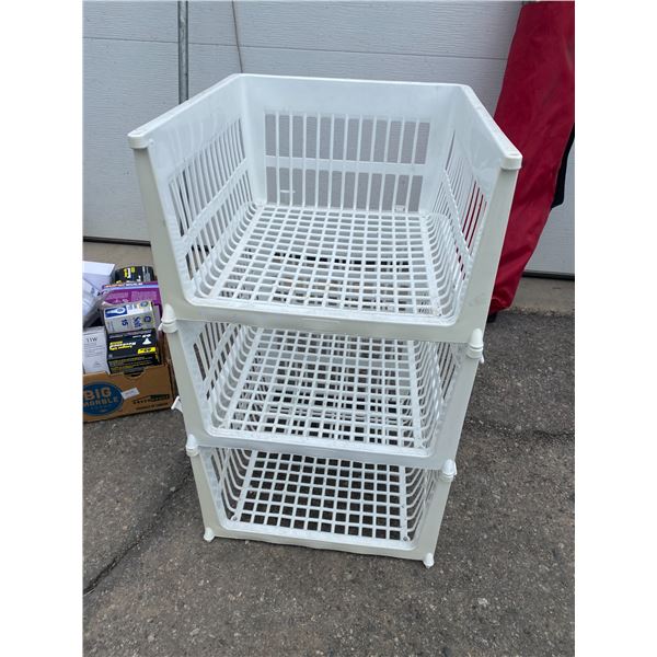 Storage baskets stacking