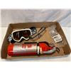 Image 1 : Goggles, safety glasses and extinguisher